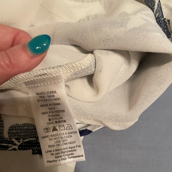 💐 3/ $15 Floral/ Leaves Top with Tie Back - Picture 4 of 9